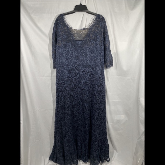 NWT JS Collections [ PLUS‎ 22W ] Bateau Neck Lace Gown In Mineral Blue - Picture 10 of 12
